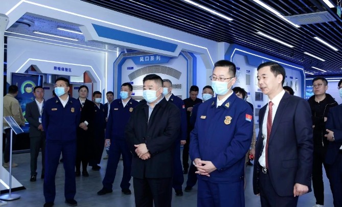 江苏省消防产品质量提升工作会议与会领导莅临江苏华东正大展厅参观